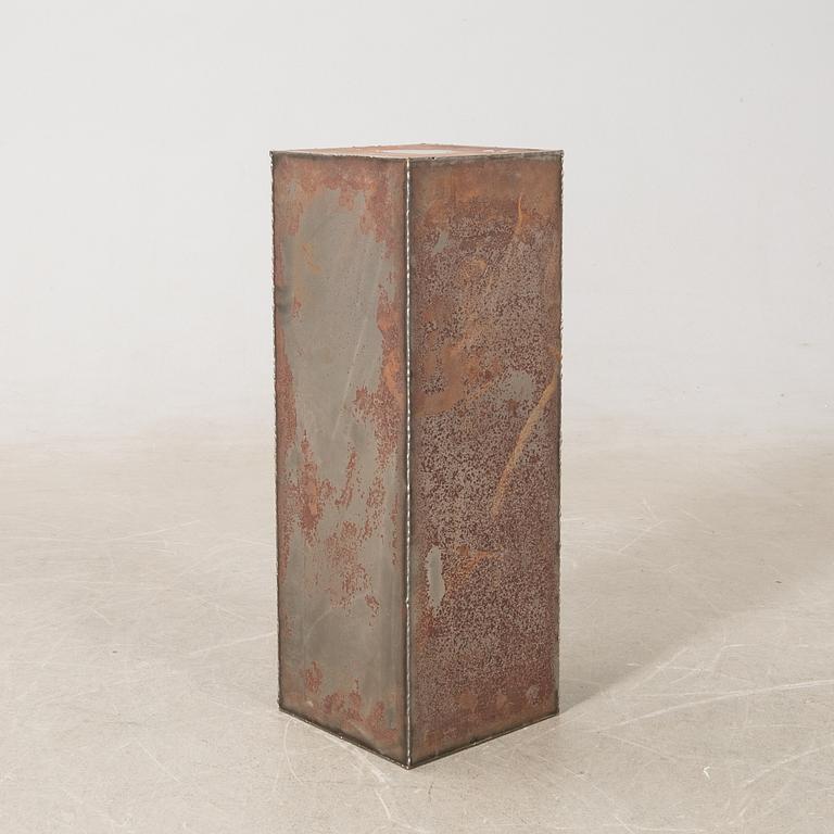 Pedestal modern manufacture.