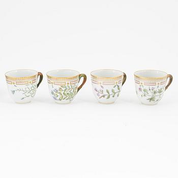 Royal Copenhagen, Kaffekoppar med fat, 4 st, porslin, "Flora Danica", Royal Copenhagen, Danmark, 1957.