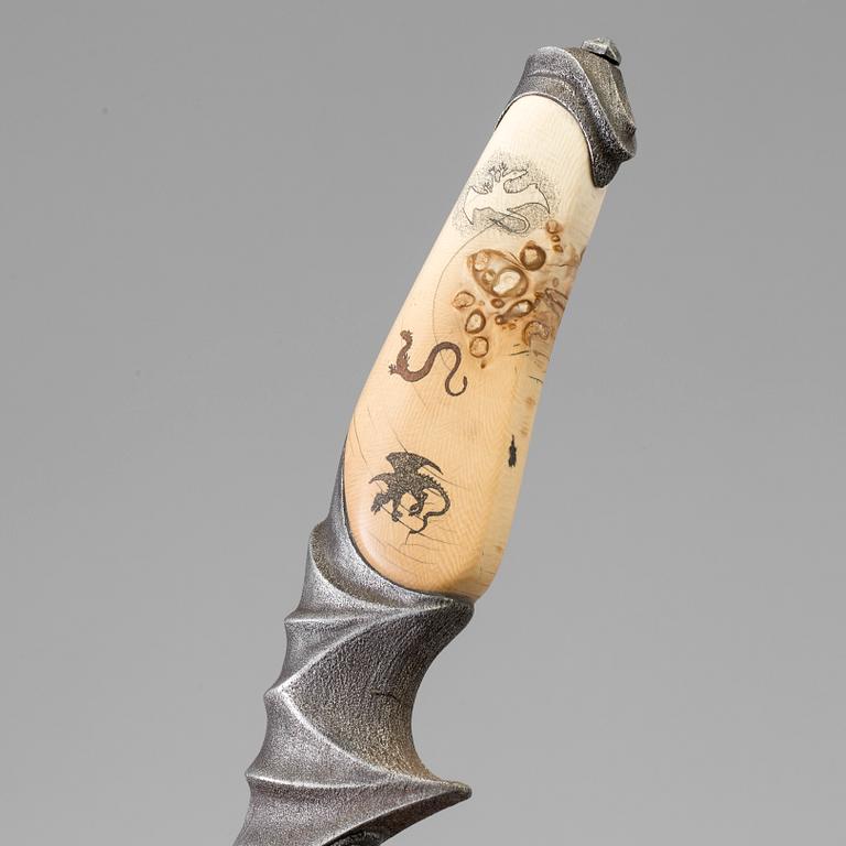 A contemporary knife by Andrzej Rybak.