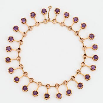 1088. A Karl-Ingemar Johansson necklace in 18K gold set with faceted amethysts.