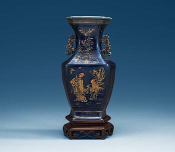 1529. A powder blue vase, Qing dynasty, Qianlong (1736-95).