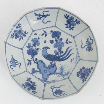 A blue and white dish, Tianqi/Chongzhen, 17th century.