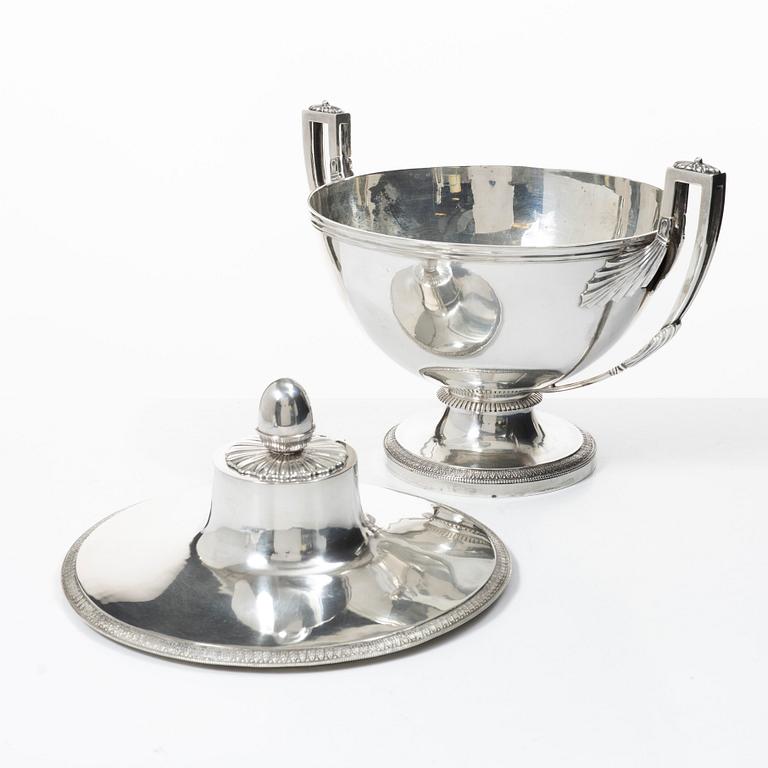 A Swiss silver tureen with lid, mark of Bossard & Sohn, 20th Century.