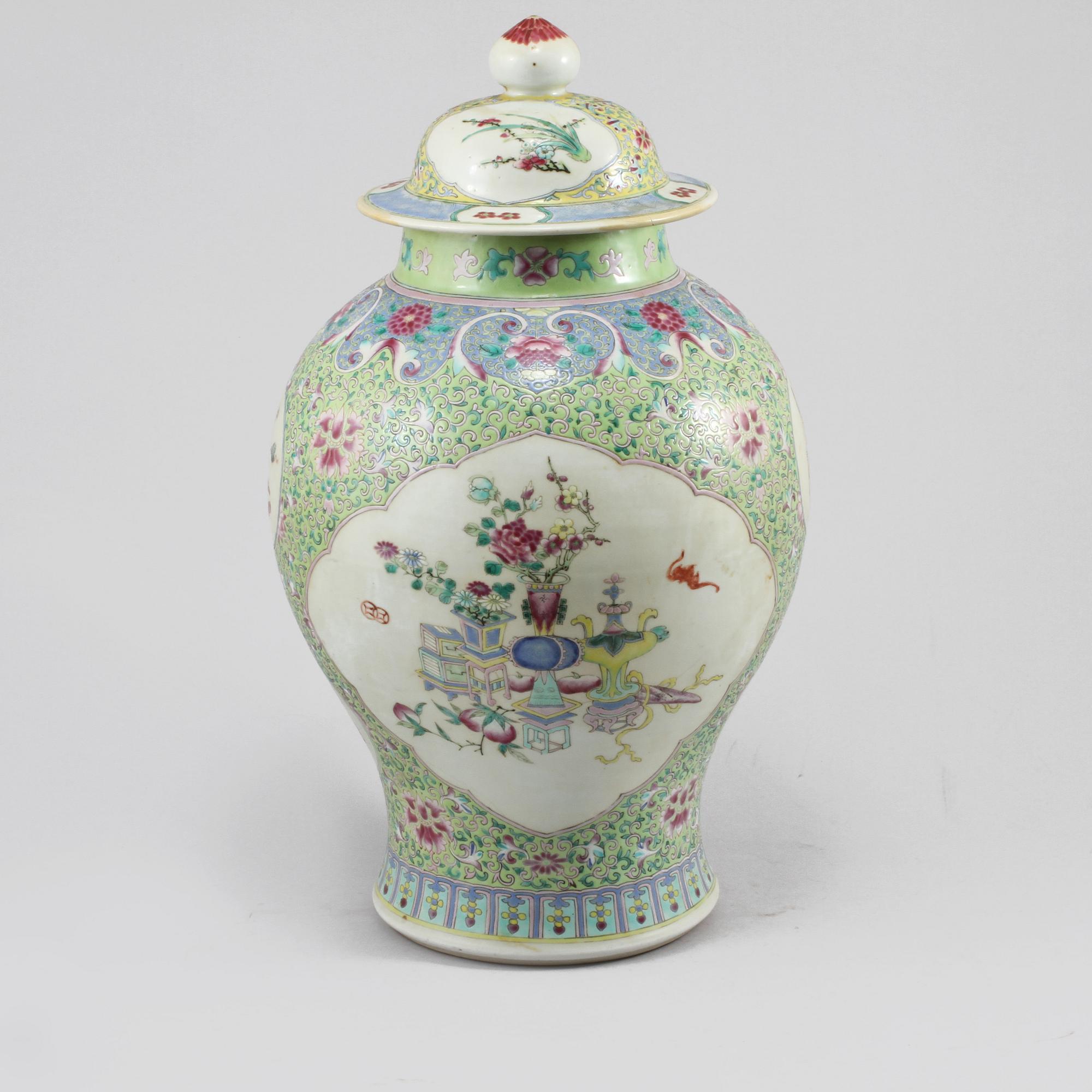LOCKURNA, porslin, Kina, 1900-tal.