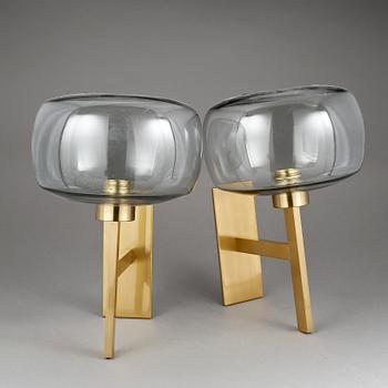 VÄGGLAMPOR, ett par, gulmetall, 1960/70-tal.