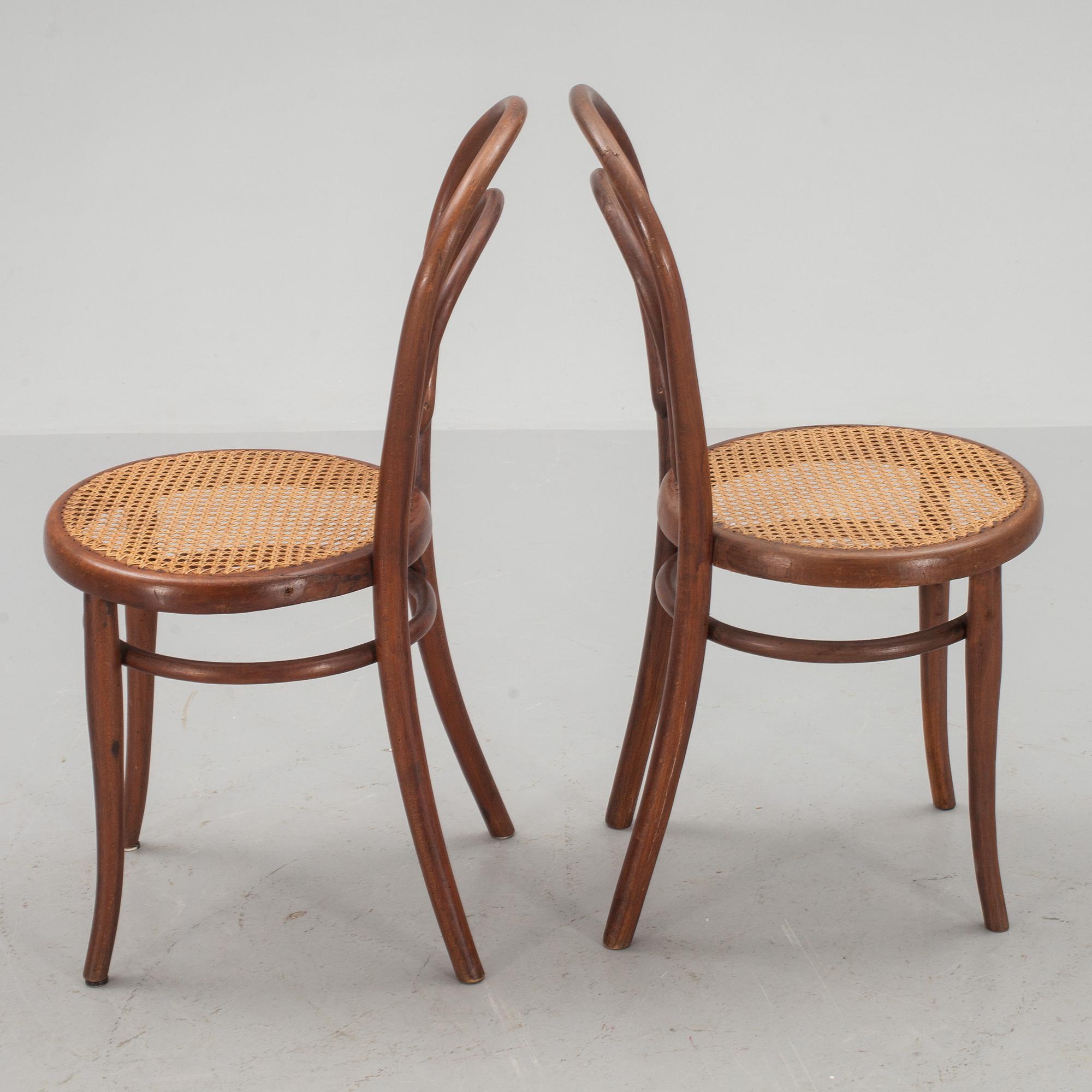 STOLAR, ett par, Thonet, 18/1900-tal, etikettmärkta.