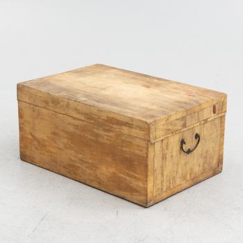 A Chinese chest, 1930's/40's.