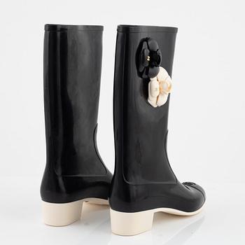 Chanel, a pair of wellingtons, size 41.