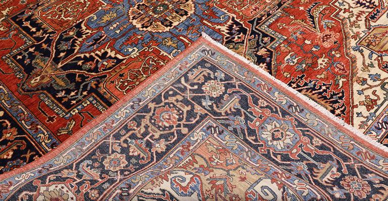 A Zigler Heriz design carpet, 304 x 244 cm.