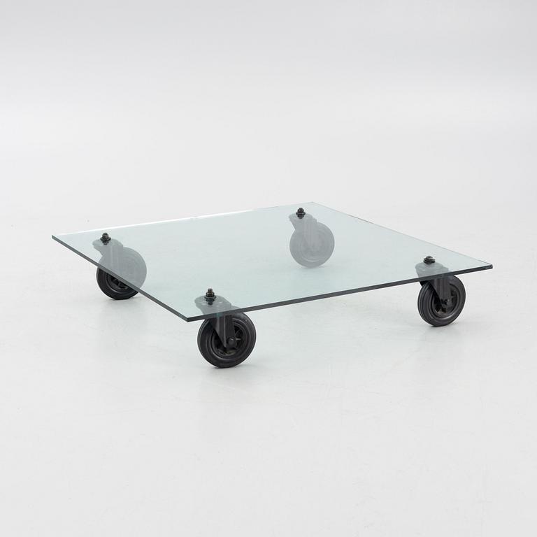 Gae Aulenti, soffbord, "Tavolo con Ruote", Fontana Arte, Italien sent 1900-tal/2000-tal.