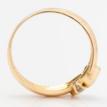 Ring, 18K guld, smaragd och diamanter ca 0.42 ct tot. Finska importstämplar.