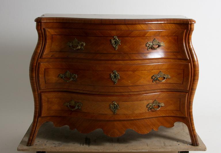 BYRÅ, rokoko, 1700-talets mitt.