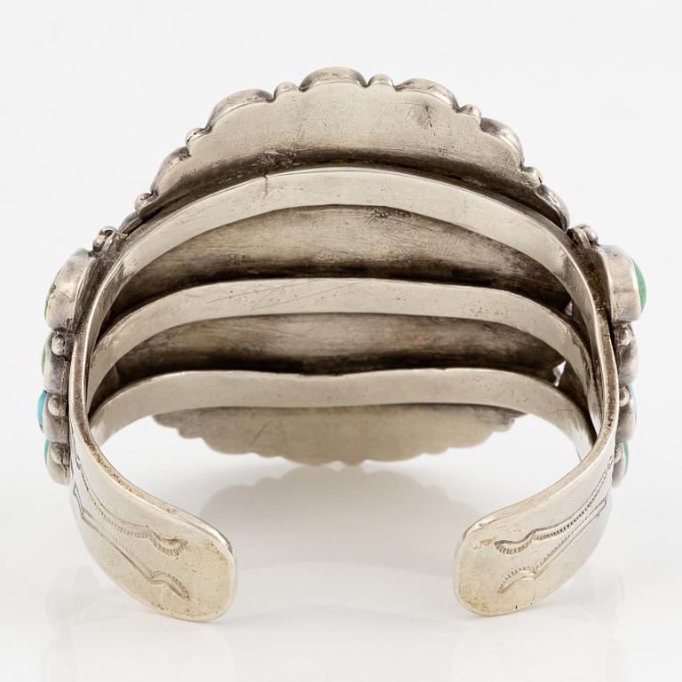 a cuff bracelet, in turquoise and silver, Southwestern USA, Navajo/Zuni, mid/late 20th century,