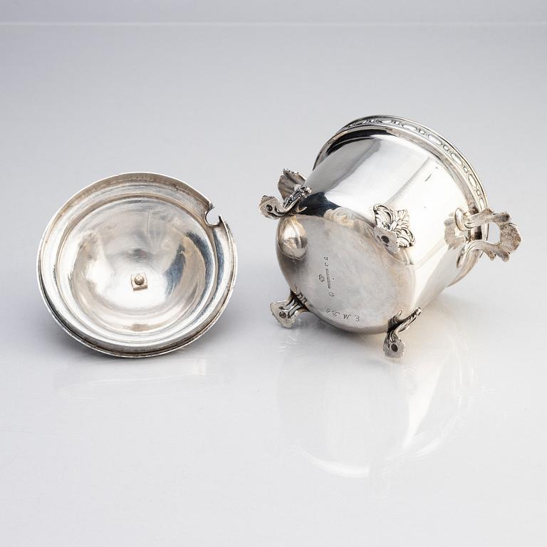 A Swedish 18th century silver sugar bowl with lid, marks of Johan Schröder, Landskrona 1785.