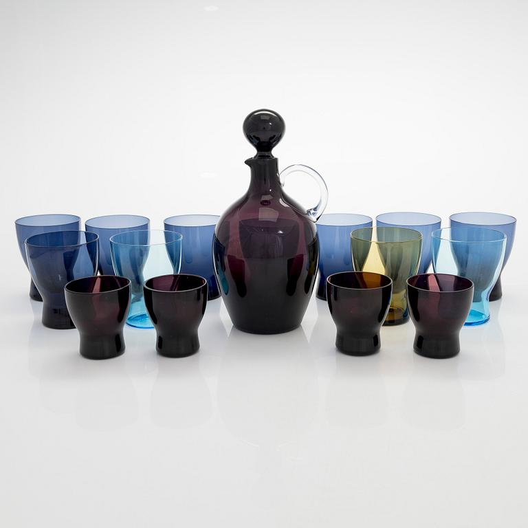 Saara Hopea, A model 2501 carafe and 15 model 1710 drinking glasses, Nuutajärvi. In production 1956-1966.