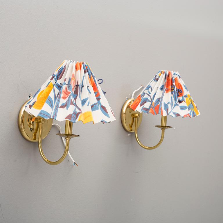 VÄGGLAMPOR, ett par, 1900-talets fjärde kvartal.