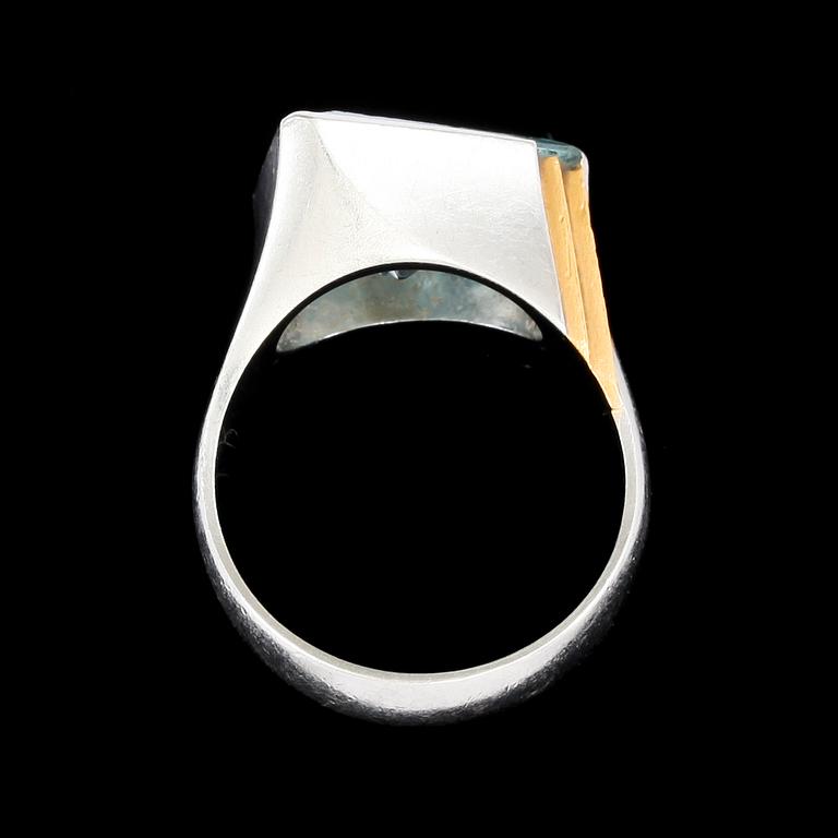 RING, silver med slipad akvamarin. Vikt 11,8 g.