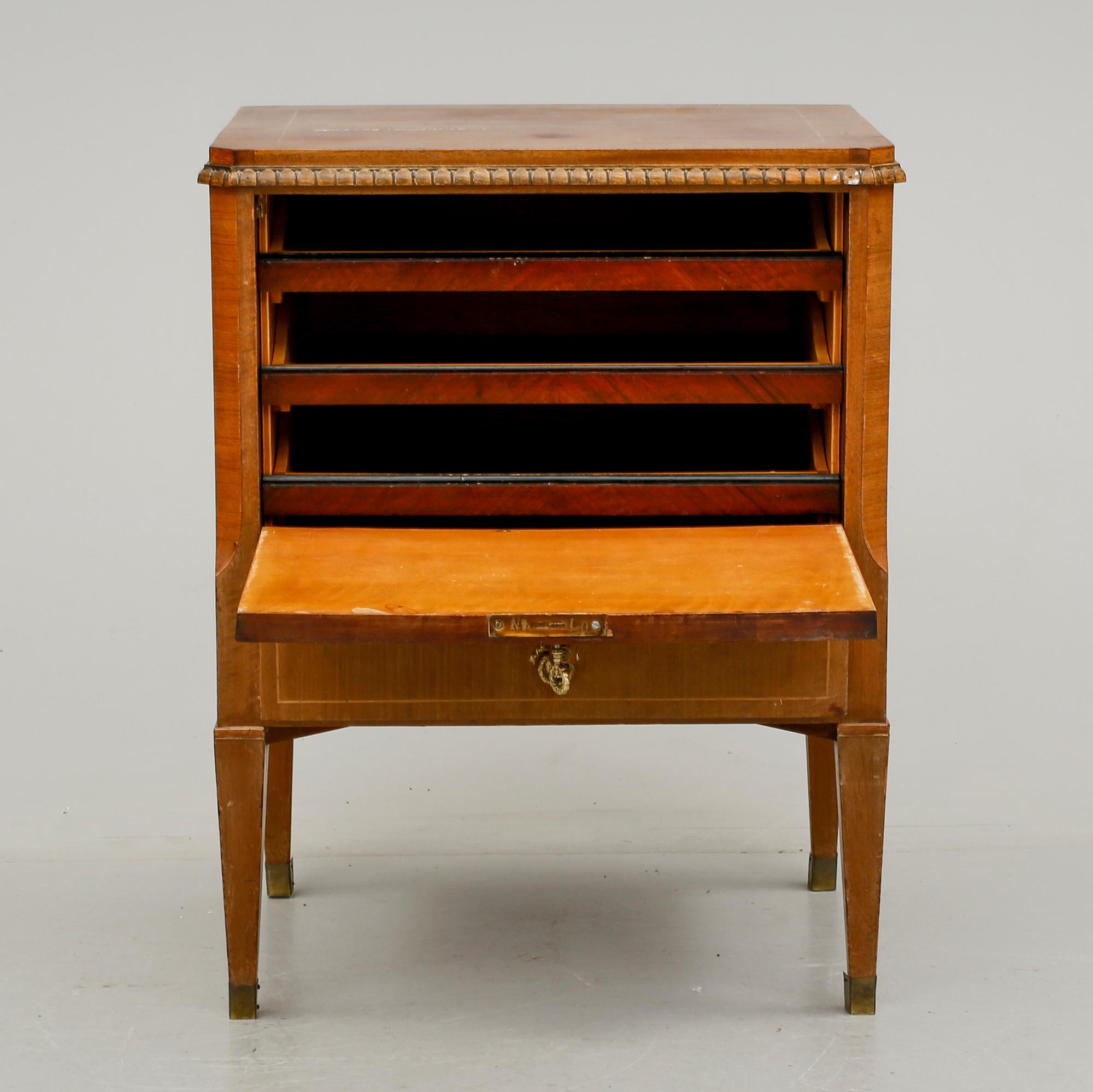 BESTICKSSCHATULL, gustaviansk stil, 1900-talets första hälft.