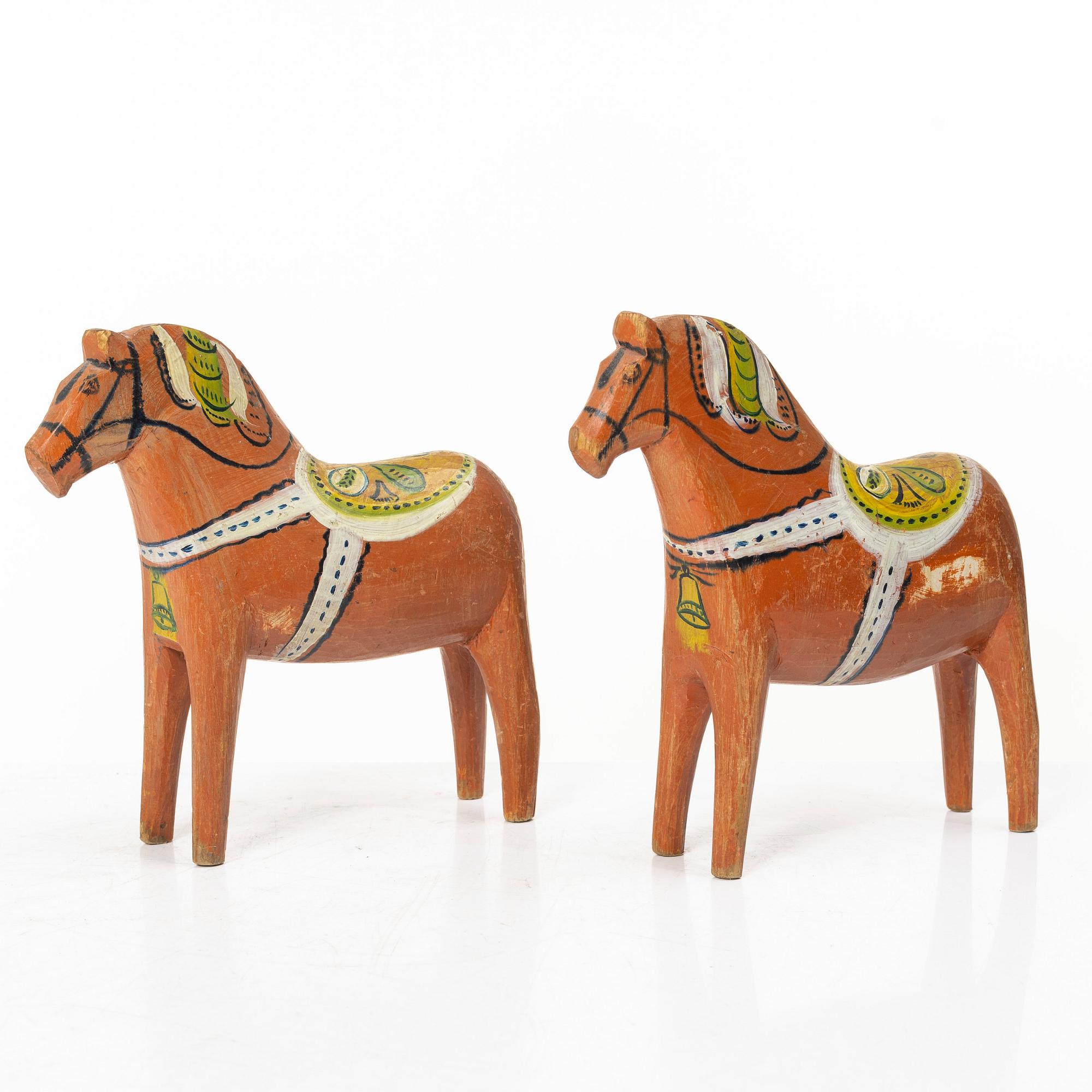 Dalahästar, ett par snarlika, allmoge, Nissergården Vattnäs, möjligen krusade av Karin Nisser, 1920-tal.