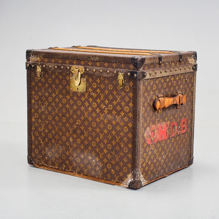 TRUNK Louis Vuitton.