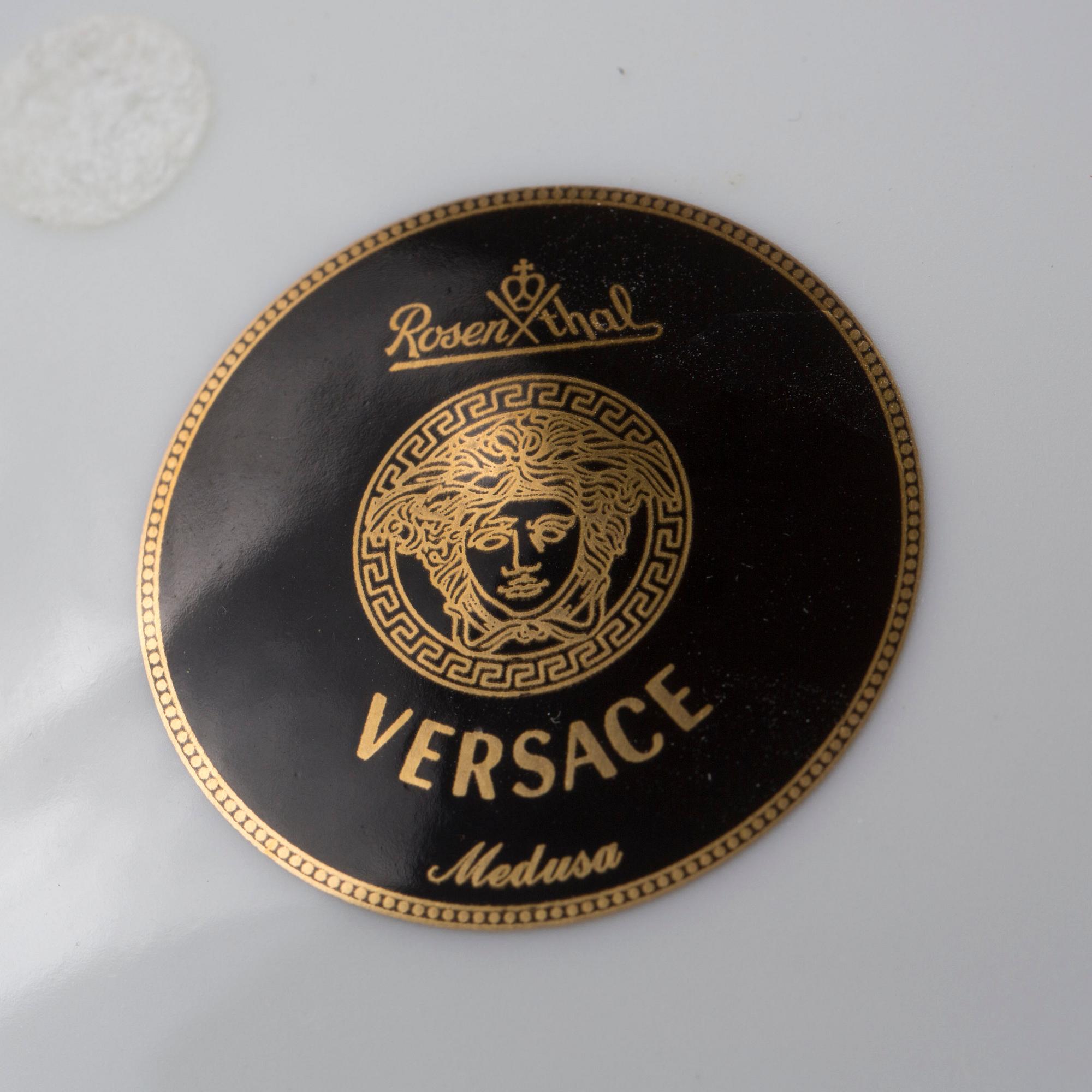 SERVISDELAR, 4 dlr samt julklocka, "Medusa", Versace, Rosenthal 1900-talets andra hälft.