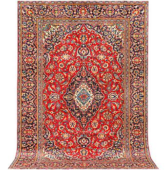 A Kashan carpet, c. 300 x 195 cm.