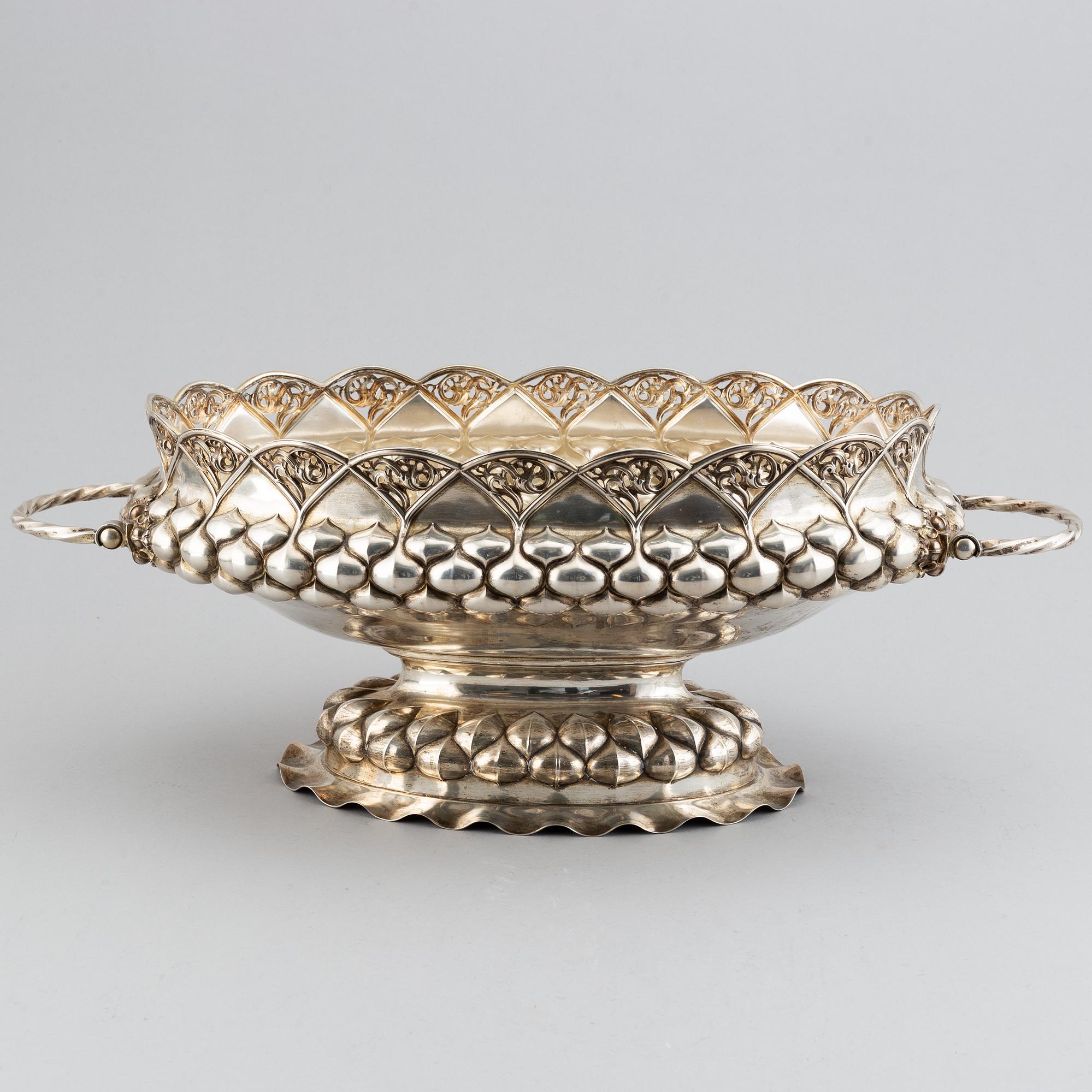 CG Hallberg, jardinjär, silver, Stockholm 1906. Renässans-stil.