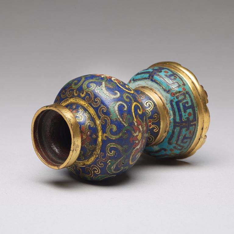 VAS, cloisonné. Qingdynastin, 1700-tal.