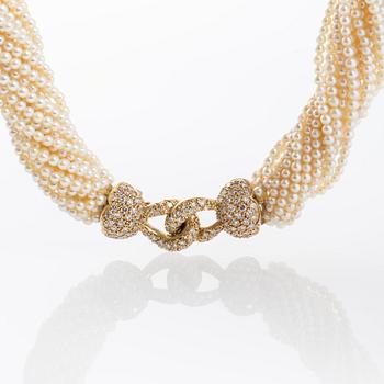 COLLIER, odlade saltvattenspärlor, lås i 18K guld med åttkantslipade diamanter, ca 1.50 ct.