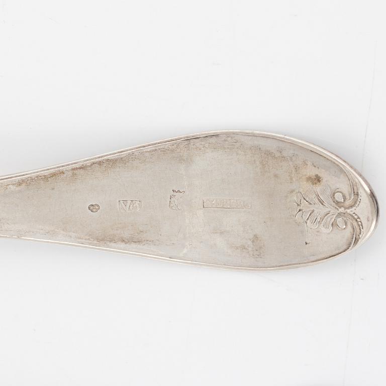 A set of Swedish Silver Table Spoons, including Petter Davidsson, Norrköping 1769 (8 pieces).