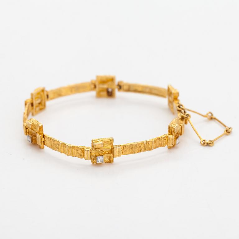 Björn Weckström, "Timanttietapit", an 18K gold bracelet with ca. 0.12 ct of diamonds. Lapponia 1977.