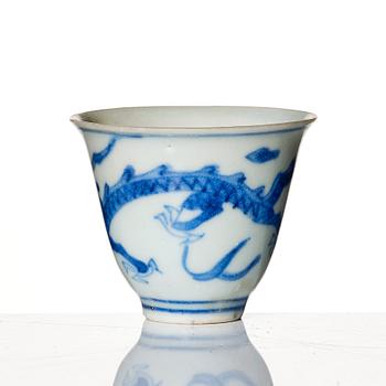 A blue and white dragon wine cup, 'Hatcher Cargo', 17th Century.