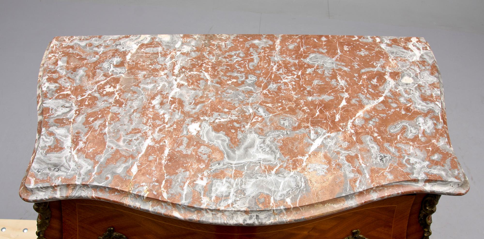 BYRÅ, rokokostil, 1900-tal.