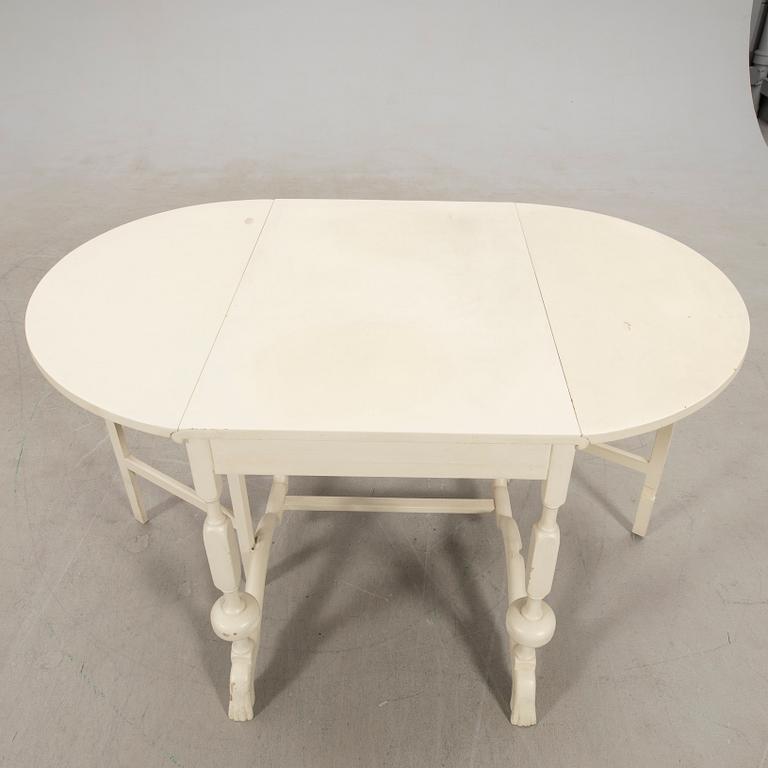 Drop-leaf table 1920s/30s.