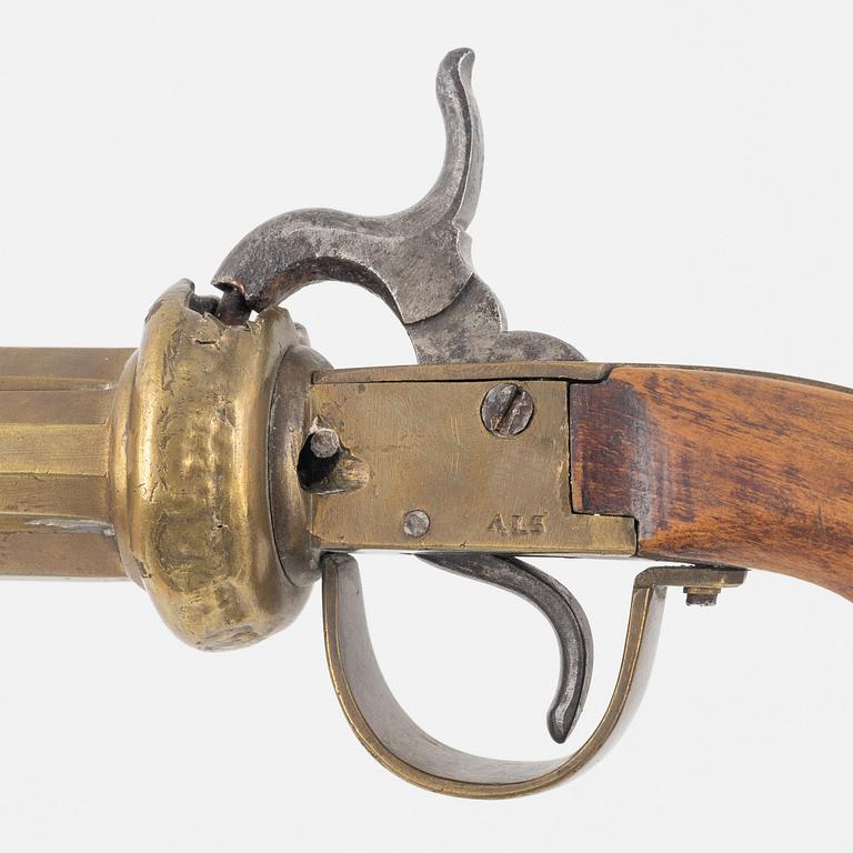 Slaglåsrevolver, märkt AIS (Anders Johannesson i Romenäs 1840-1914).