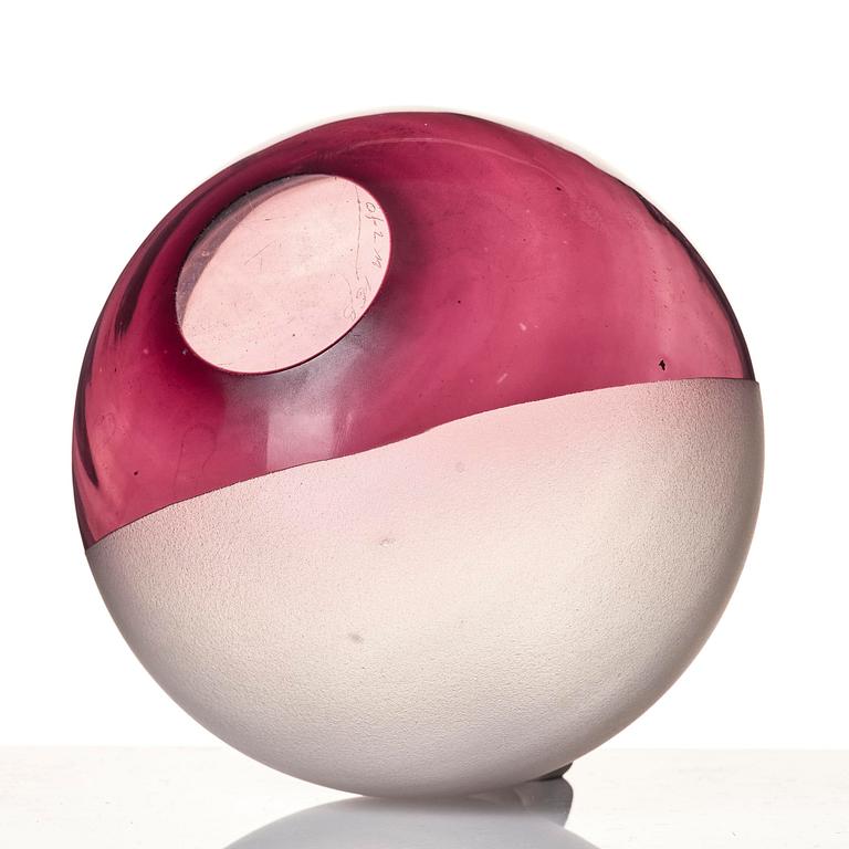 Vicke Lindstrand, a glass vase, Orrefors, Sweden, 1930s.