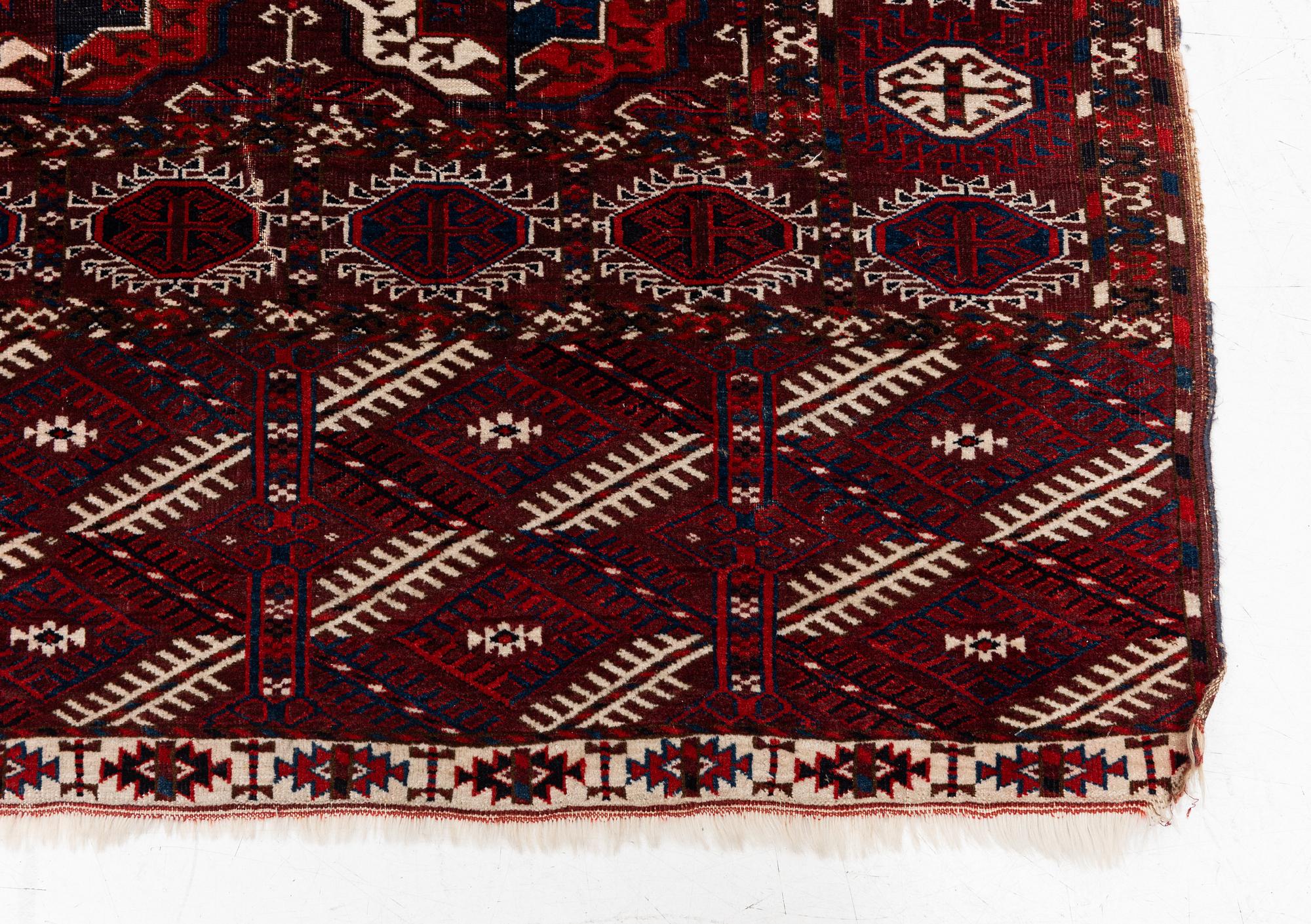 A Turkmen carpet, c. 293 x 210 cm.