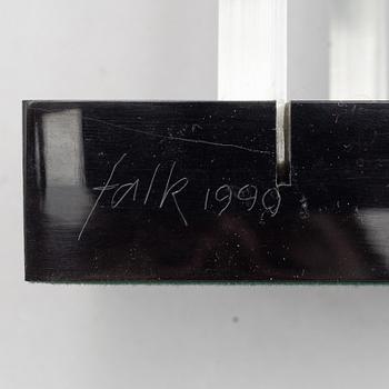 Lars-Erik Falk, skulptur, bemålade aluminiumprofiler på svart plexisockel, signerad och daterad 1990 undertill.