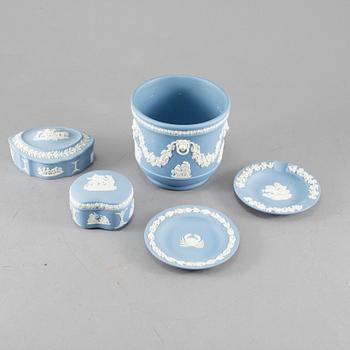 LOCKDOSOR, YTTERFODER, FAT samt ASKFAT, 5 delar, Jasperware, Wedgwood, England, 1900-talets senare hälft.