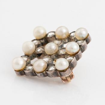 Pearl and rose cut diamond brooch.