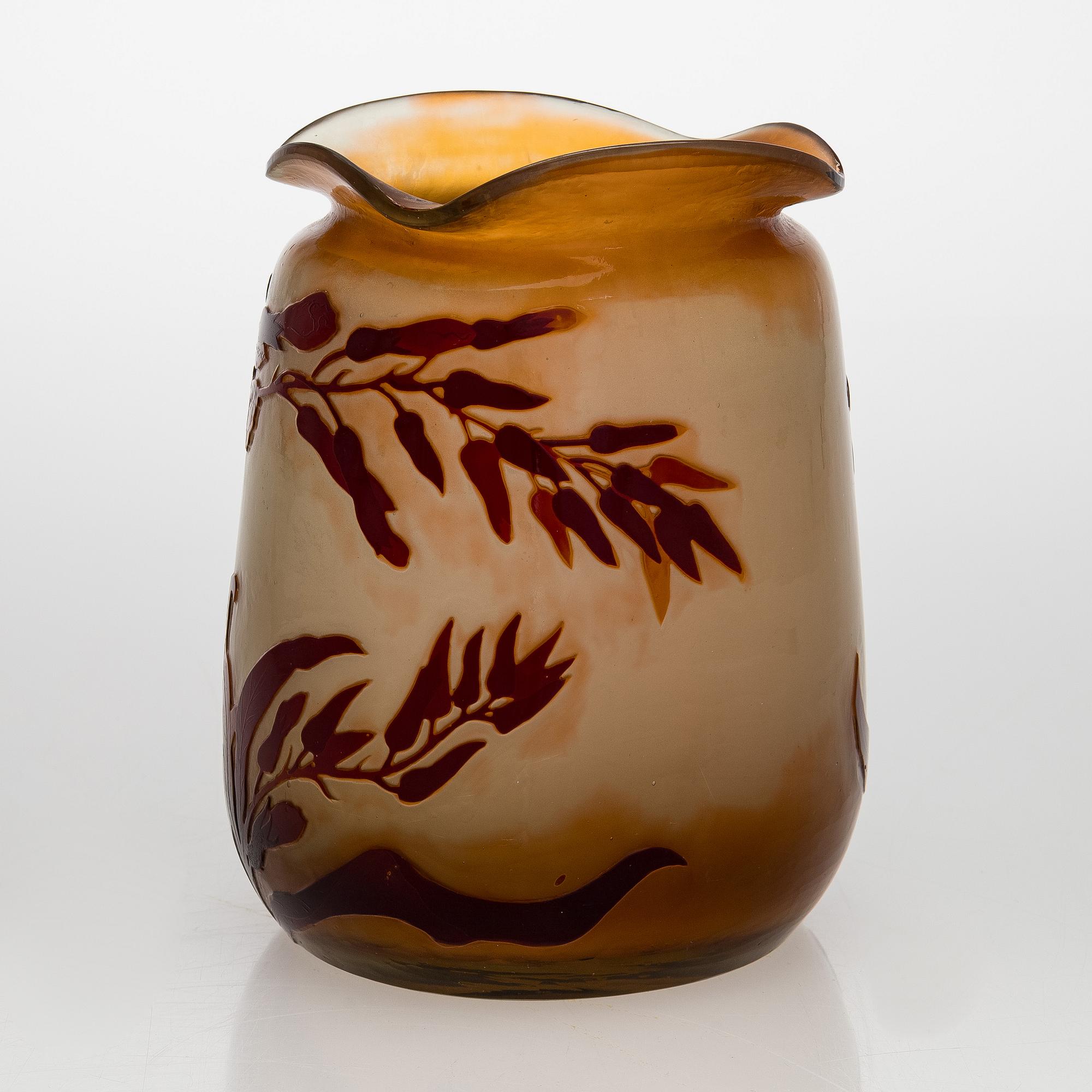 Emile Gallé, vas, överfågnsglas, signerad  E. Gallé, Frankrike, 1800-talets slut.