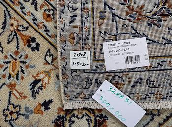 A Kashan carpet, c. 305 x 200 cm.