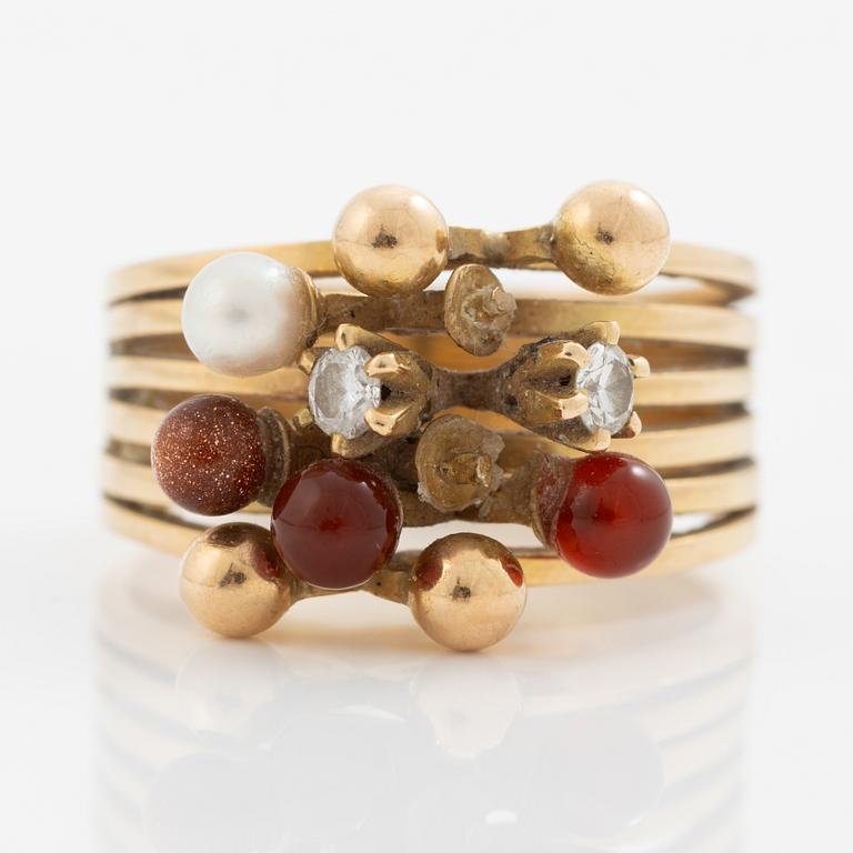 Theresia Hvorslev, ring 18K gold with, among other things, carnelian, pearl, brilliant-cut diamond. "The Tale of the Ring".