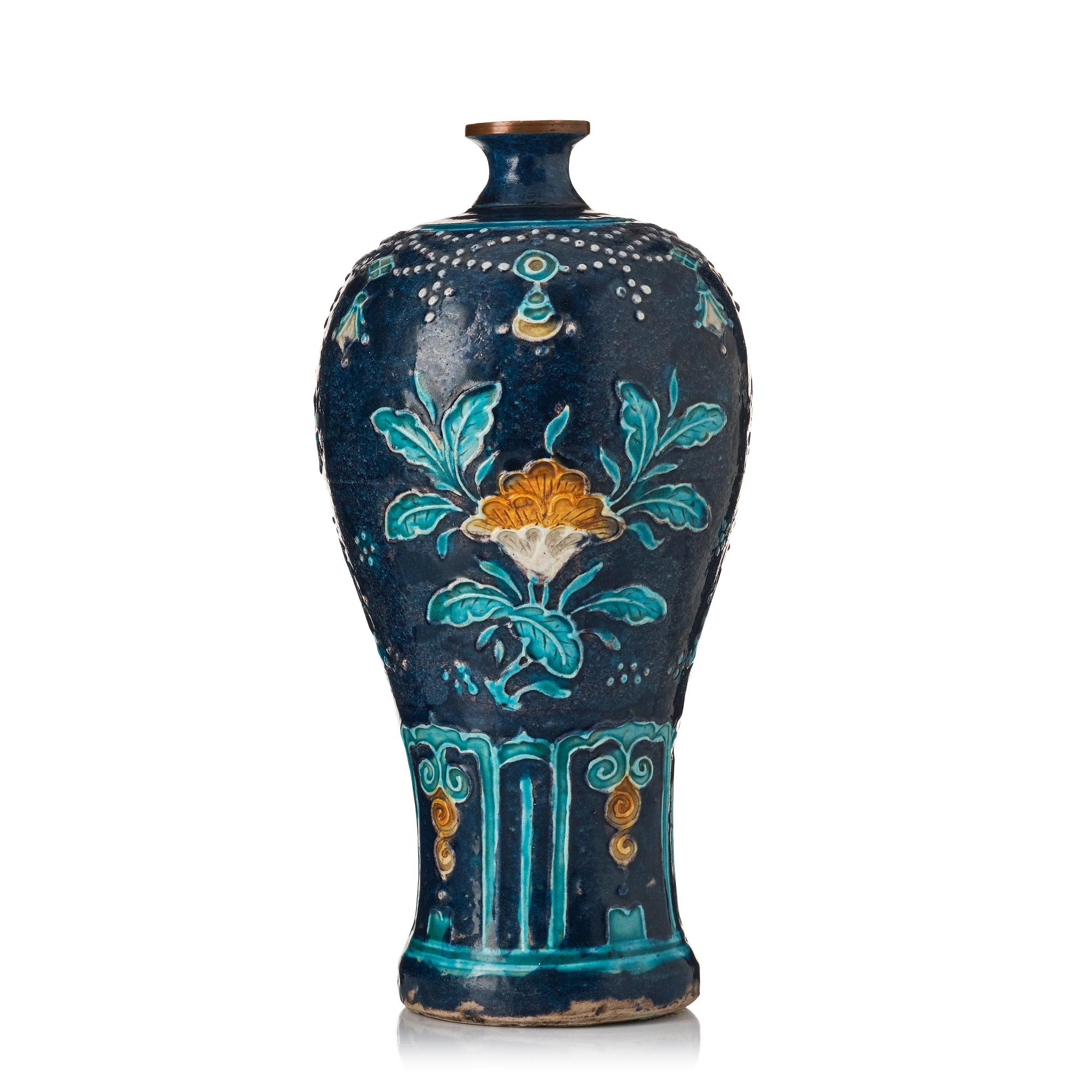 A fahua meiping vase, Ming dynasty (1368-1644).