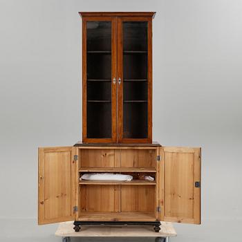 BOKSKÅP, 1800-talets andra hälft.