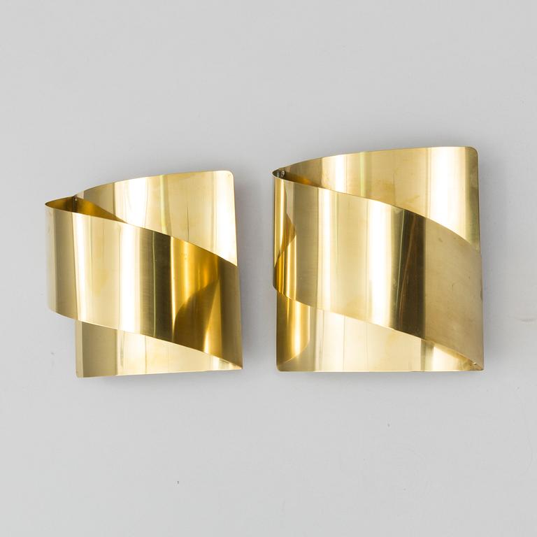 A pair of brass wall lamps, second half of the 20th century.