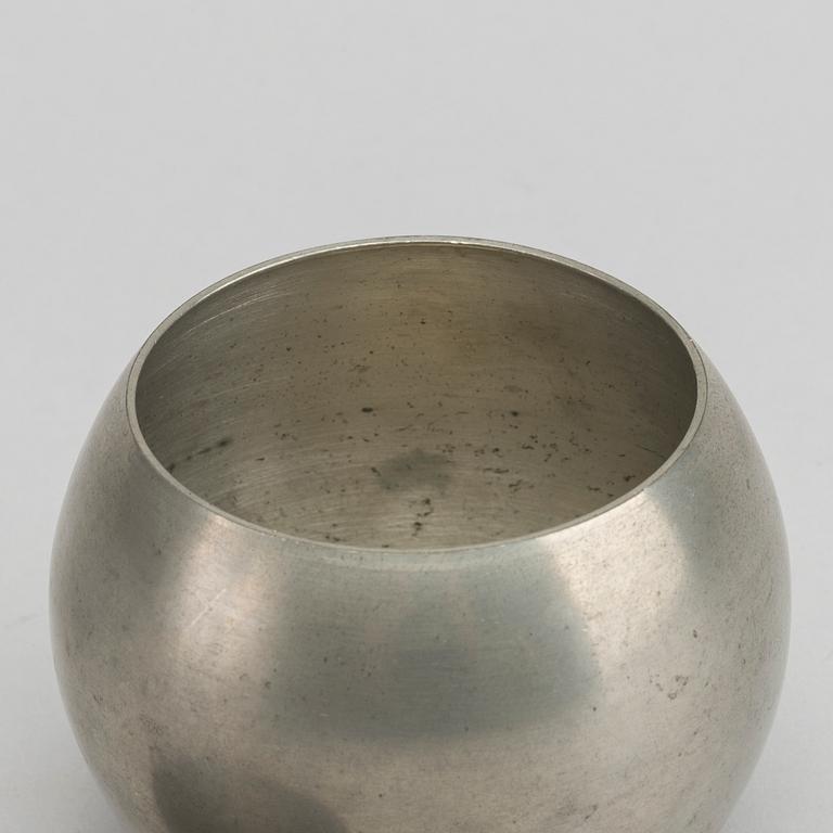 ASK MED LOCK, tenn, Firma Svenskt Tenn, 1936,