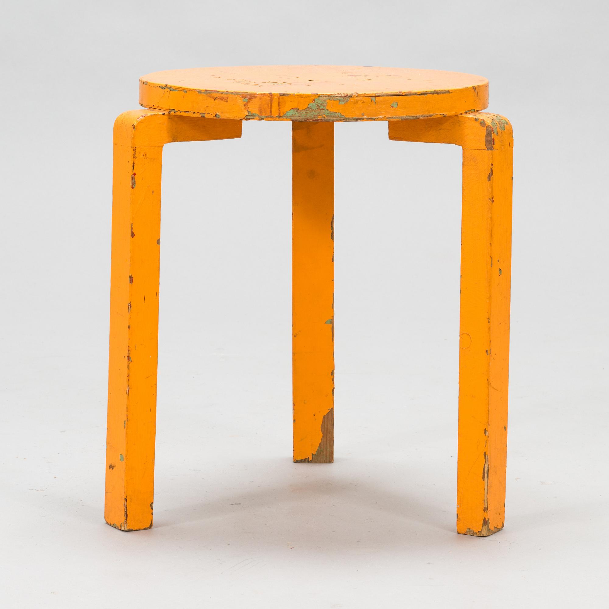 Otto Korhonen, jakkara, O.Y. Huonekalu- ja Rakennustyötehdas A.B. 1920-luvun loppu.