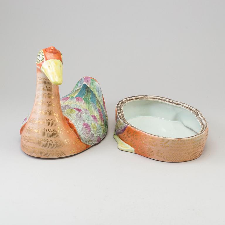 An early 20th century porcelain bowl.