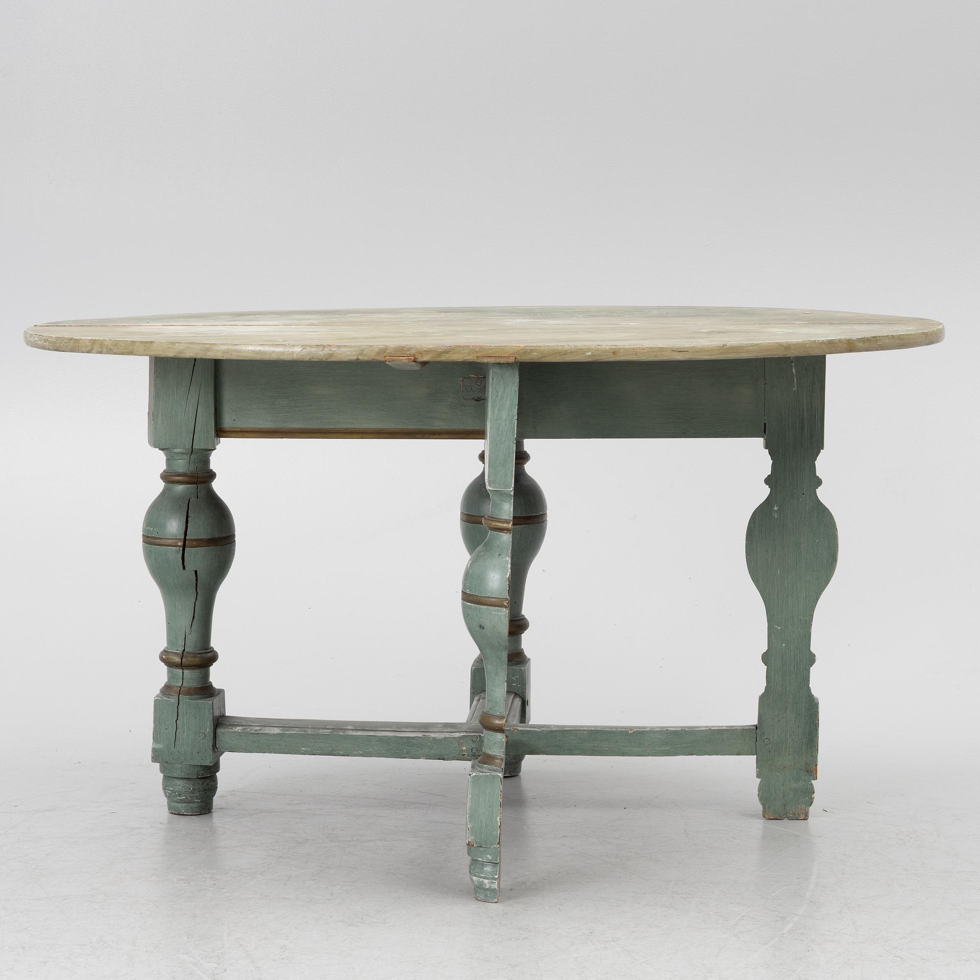 Drop-leaf table, 18th century.